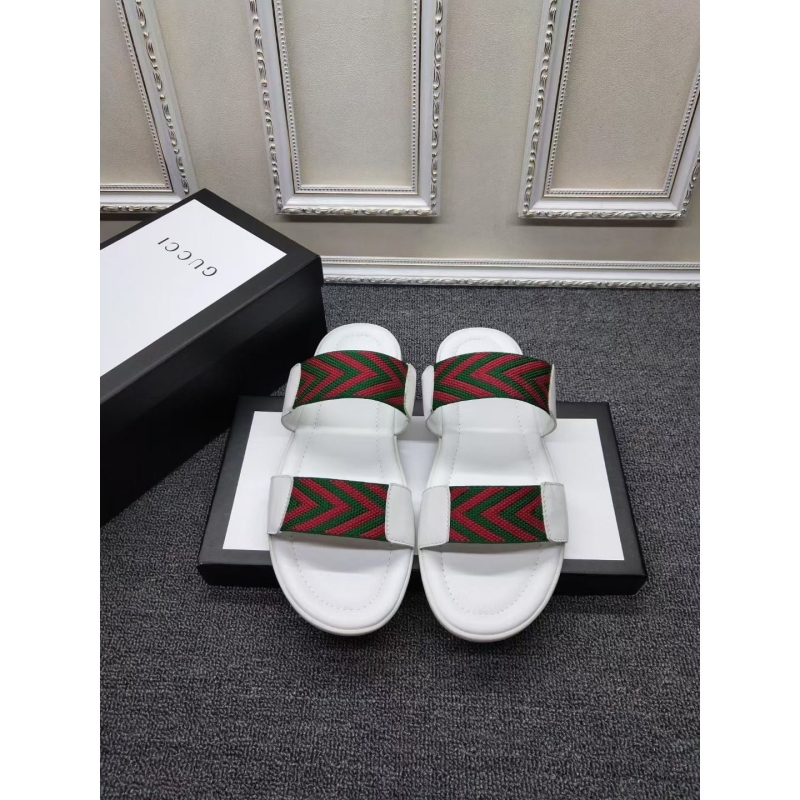 G*u*i slippers